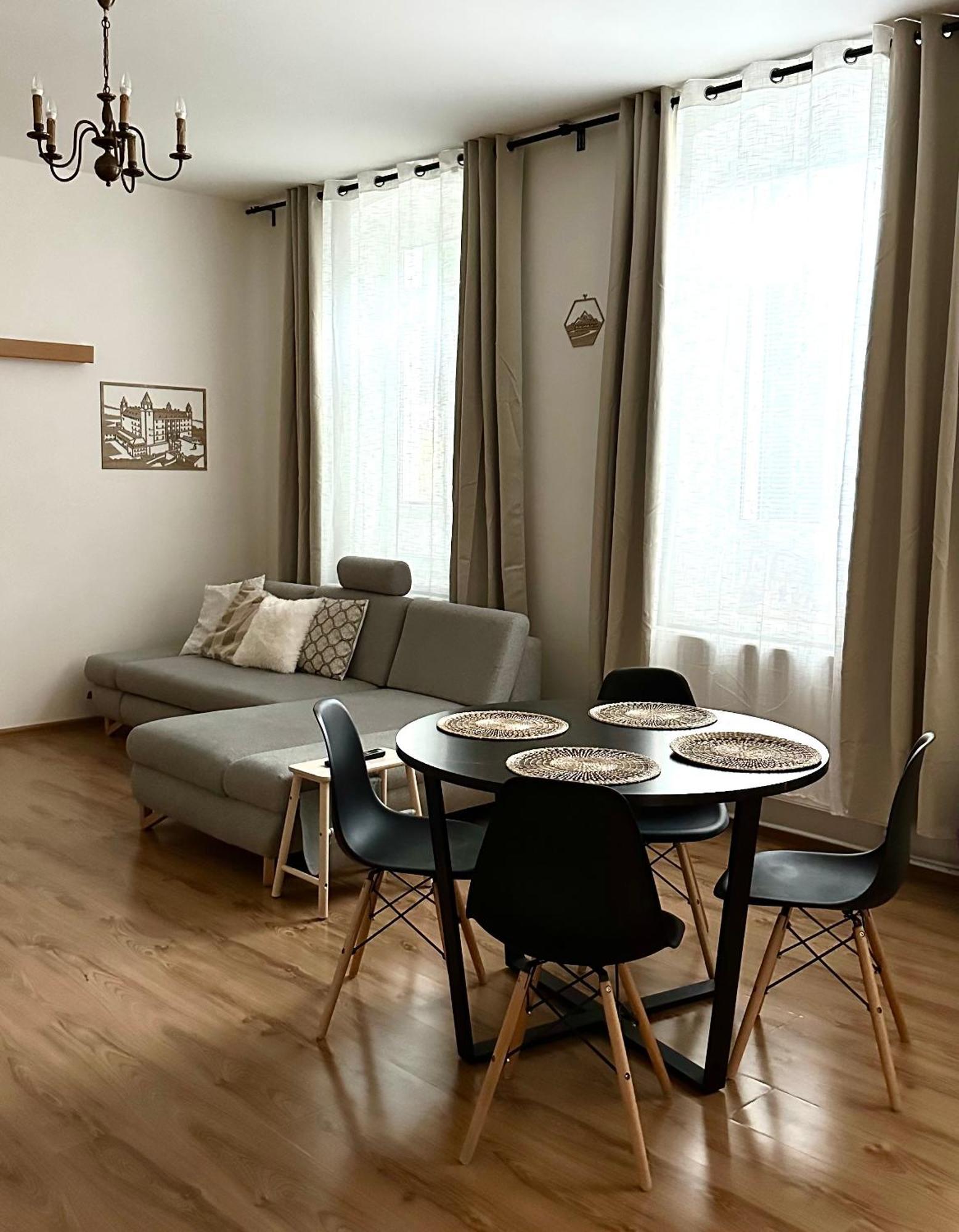 Hidden Apartment In The Old Town Under The Castle Pressburg Exterior foto